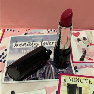 Gel Semi-Shine Lipstick. Color Haute Pink